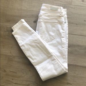 Like new white A&F skinny jeans size 25/0